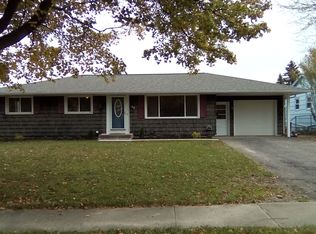 38 Little Creek Cir, Rochester, NY 14616