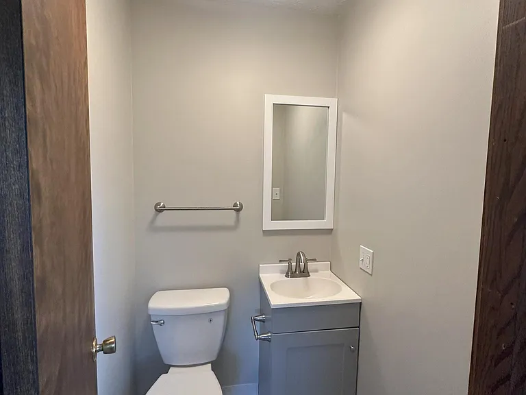 700 Iona Ave — Photo 13