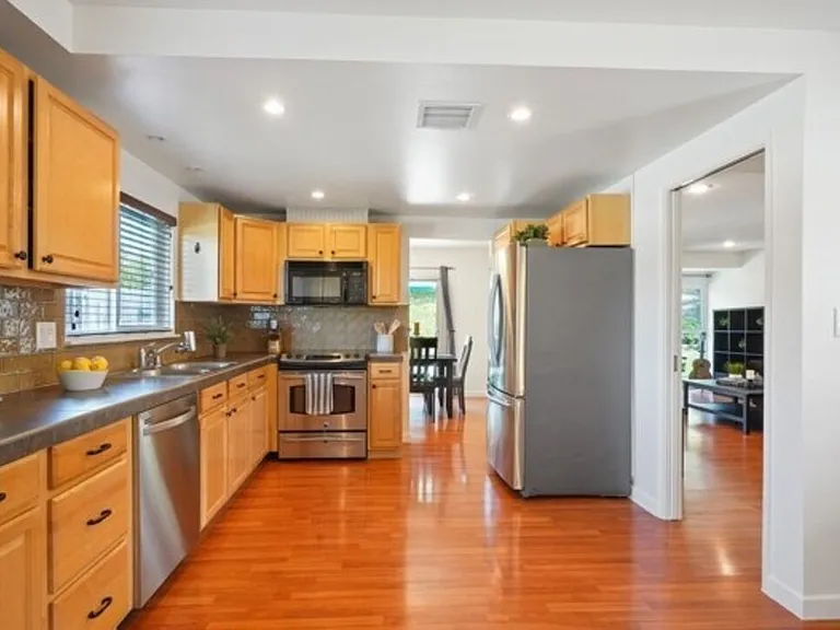 2590 Scott Pl — Photo 3