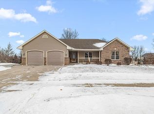 440 Evergreen Ter, Kewaskum, WI 53040