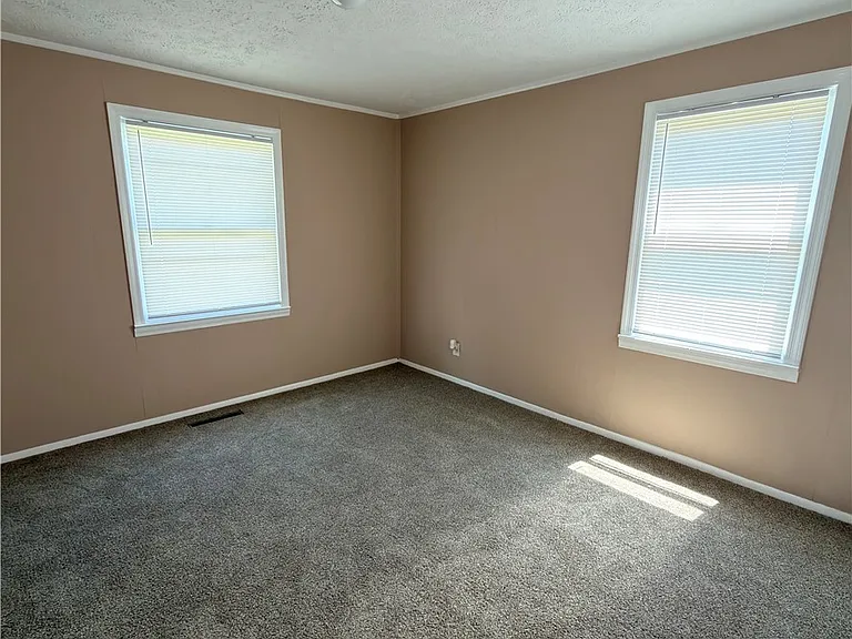200 Roxie Ave — Photo 20