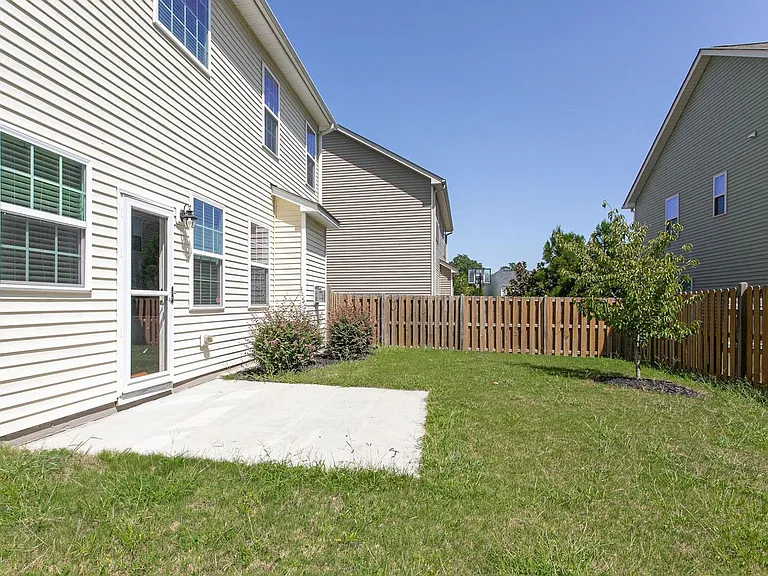 427 Stapleford Ln — Photo 18
