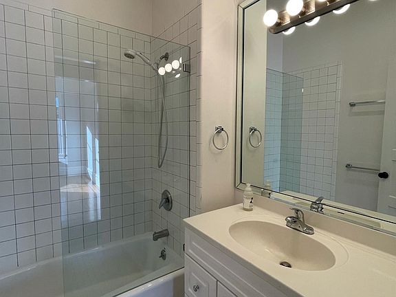 5th image of 1090 Noe St