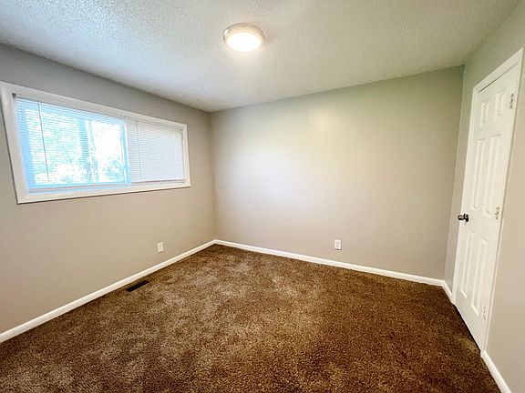 5th image of 6010 Jefferson Ave APT 22