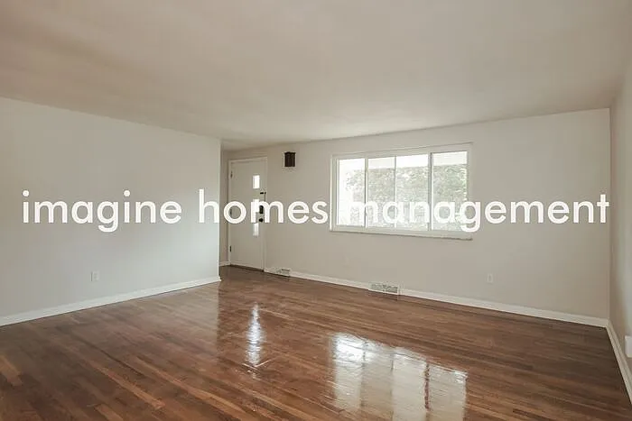 10503 Roseway Blvd — Photo 2
