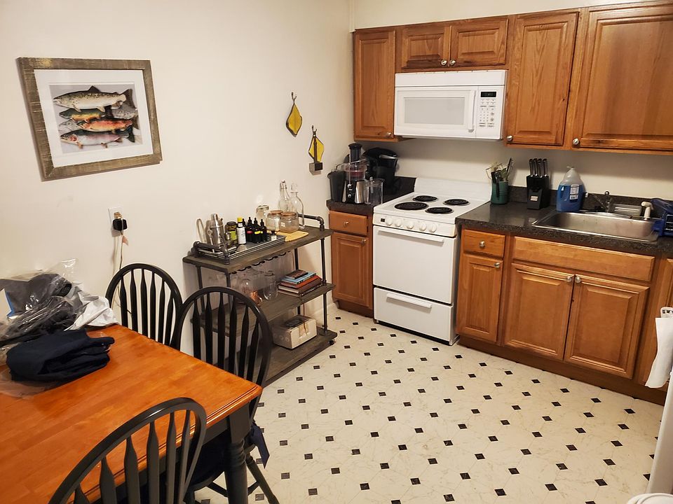 2nd image of 15 Walbridge St #33B