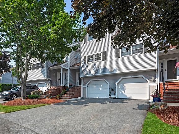 2nd image of 8 Carriage Hill Ln