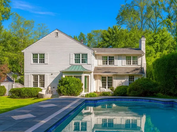 8801 Lynnhurst Dr, Fairfax, VA 22031