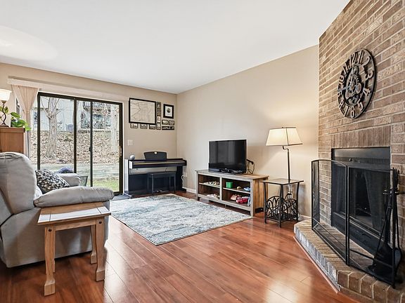 3rd image of 412 Forest Dr
