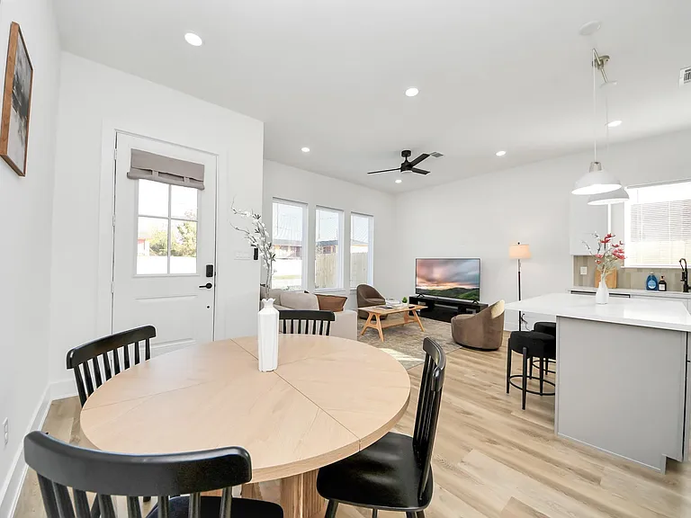 3909 Maggie St — Photo 3