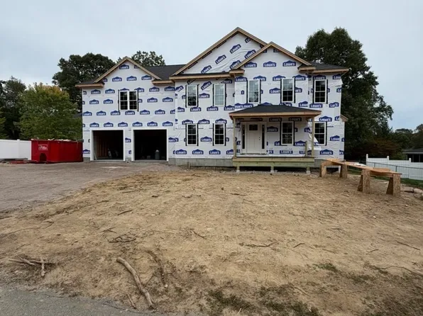 44 Slade St, Dartmouth, MA 02747