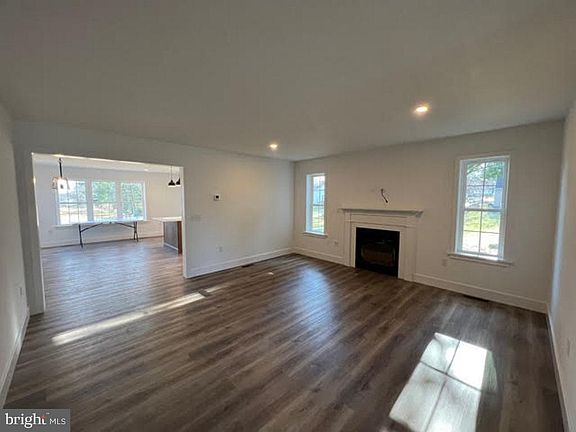 4th image of 401 General Sutter Ave