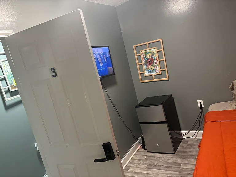 2483 Vandale Ave #4 — Photo 3