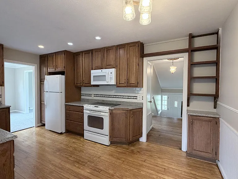 725 Wildflower Ln — Photo 12