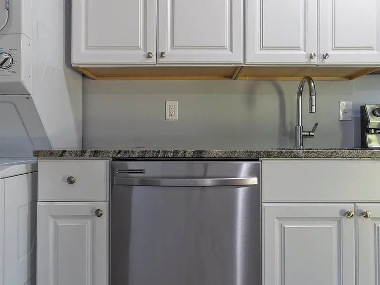 4711 Navarro Ave — Photo 10