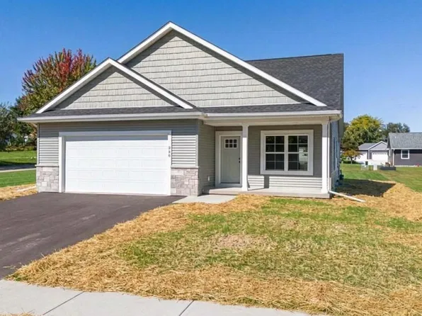336 Sandmar Dr, Ripon, WI 54971
