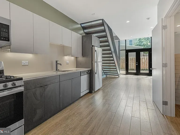 512 E Girard Ave #103 — Photo 4