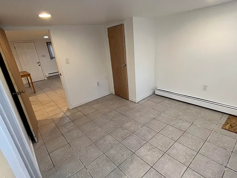 431 Monmouth St — Photo 6