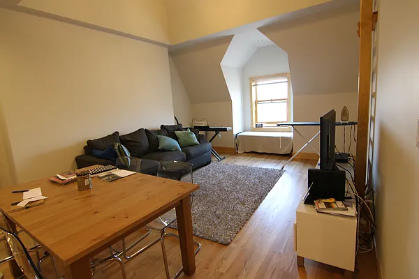 Rented by America Mecca Realty LLC | media 8