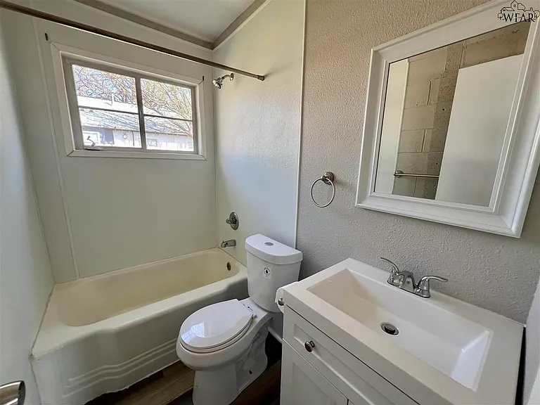 2405 Bullington St — Photo 8