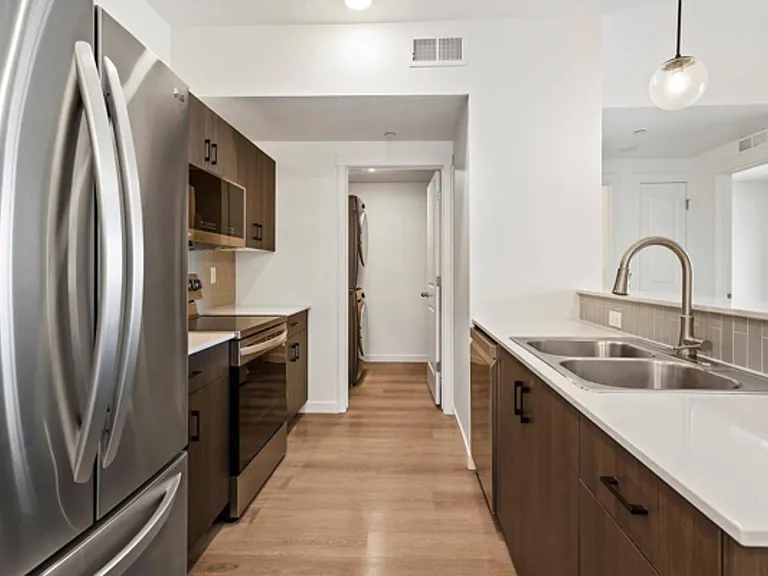 Hawk's Landing Apartments — Photo 20