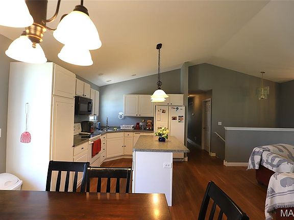 3rd image of 70 Swan Ln