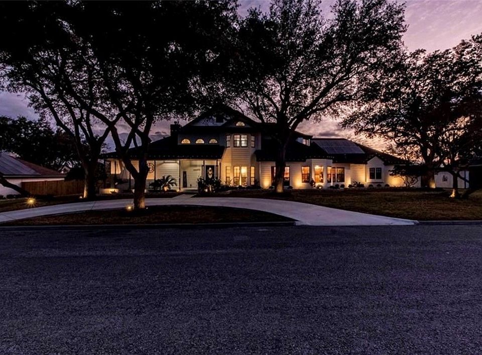 1st image of 4517 River Park Dr