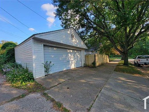 2nd image of 22542 W Chicago St