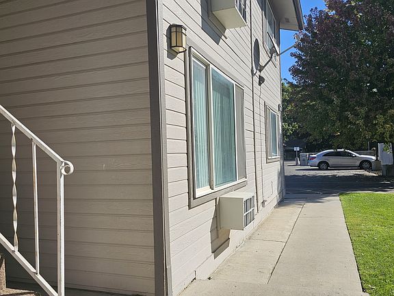 2nd image of 1011 S Holly St APT 1