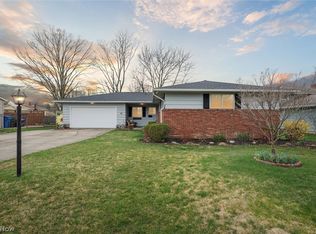 5860 Park Ridge Dr, North Olmsted, OH