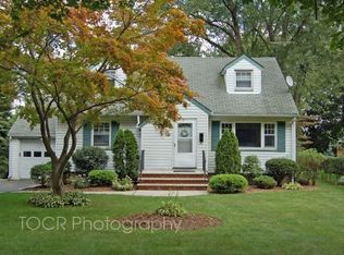 220 Pinelynn Rd, Glen Rock, NJ 07452