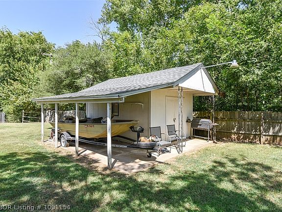 4th image of 402 Woodland Hills Blvd