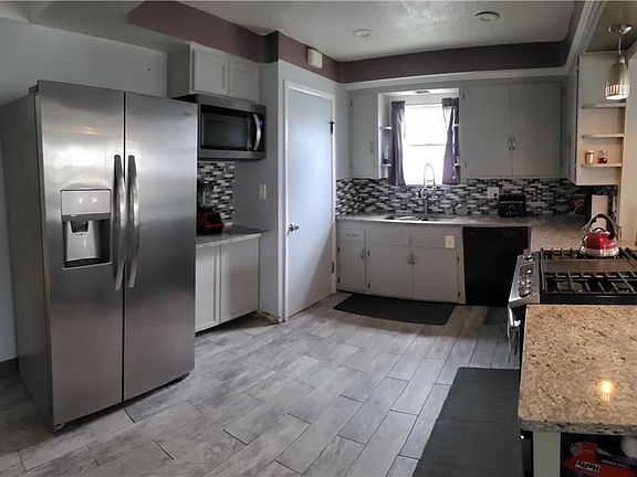 4th image of 485 Greenvale Dr