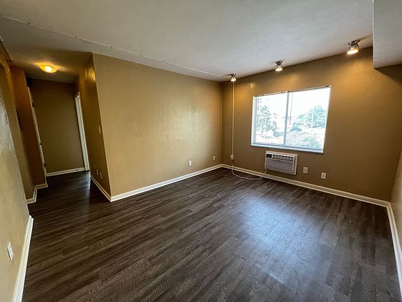 2nd image of 475 W Grand Ave #19