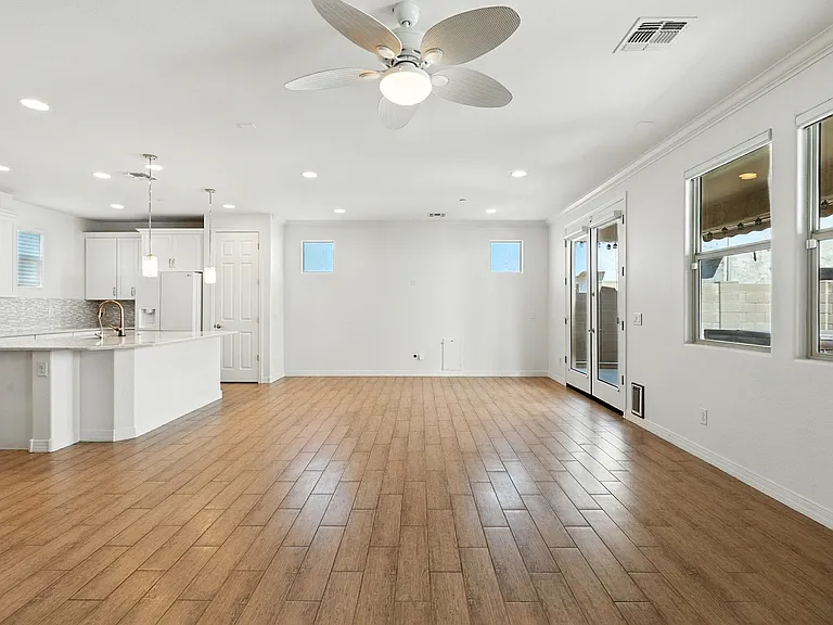 4644 E Beck Ln — Photo 25