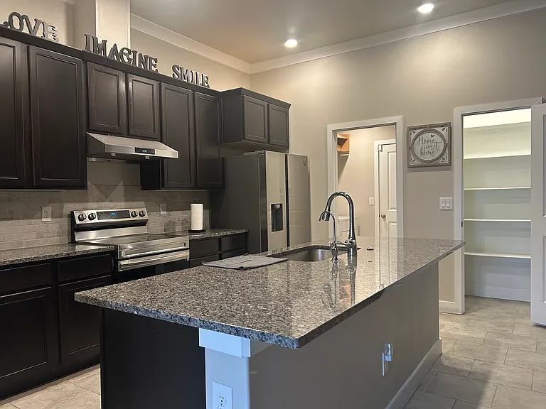 13716 Sherman Ave — Photo 3