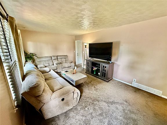 4th image of 4062 Sheffield Dr