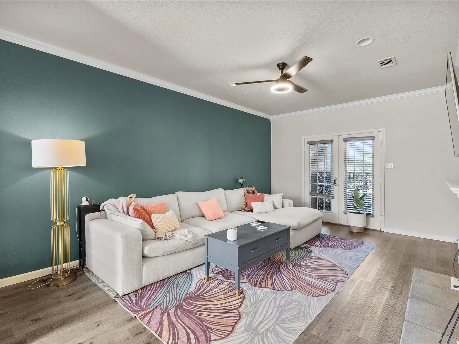 2 bed, 1026 sqft, $1,900 — Photo 2
