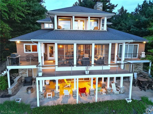 1502 Morning Star Dr, Roaming Shores, OH 44084
