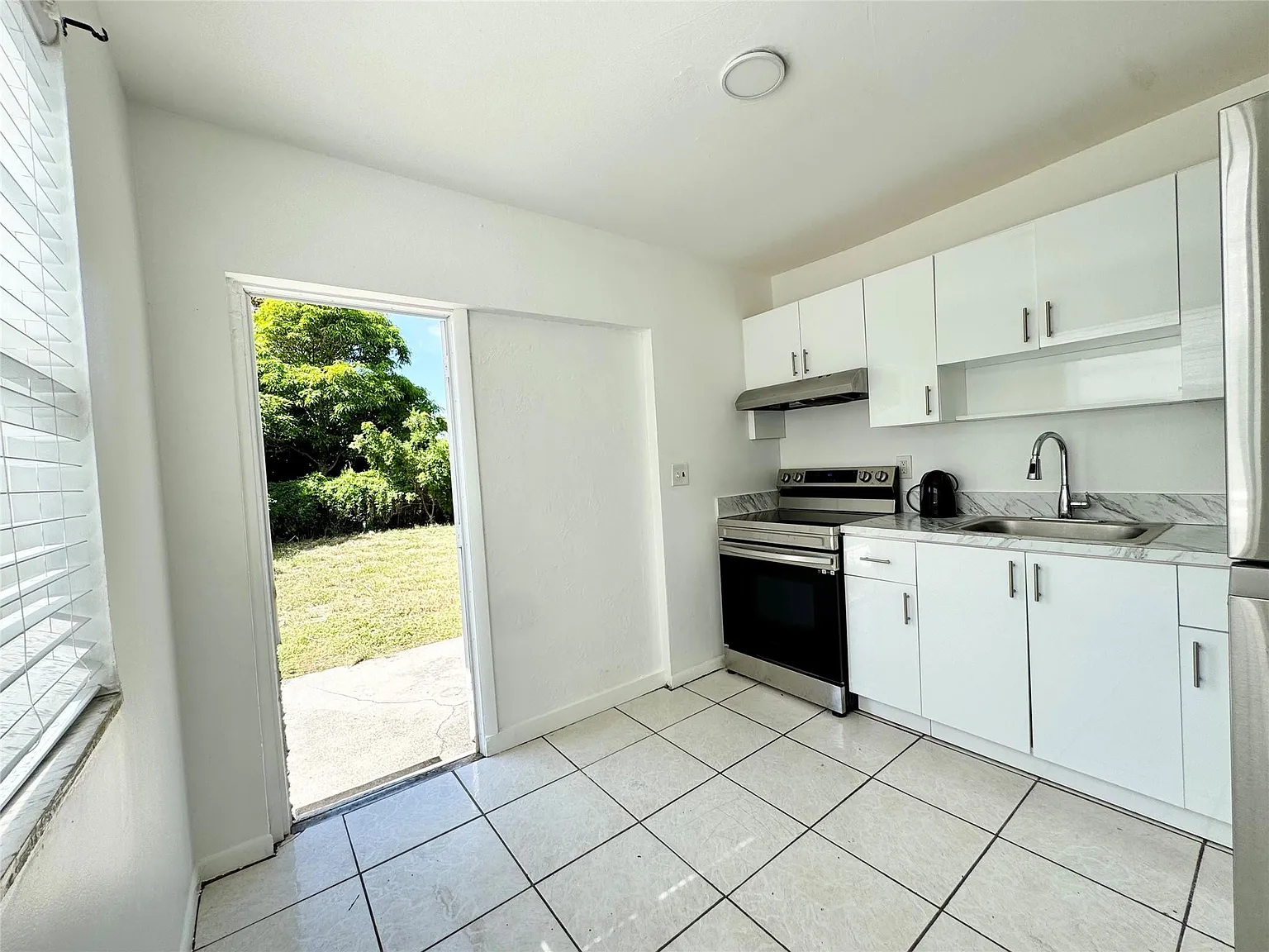 2 bed, 1.0 bath, 1520 sqft, $1,795 — Photo 4
