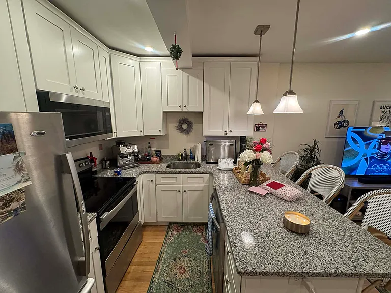 877 Beacon St #3 — Photo 6