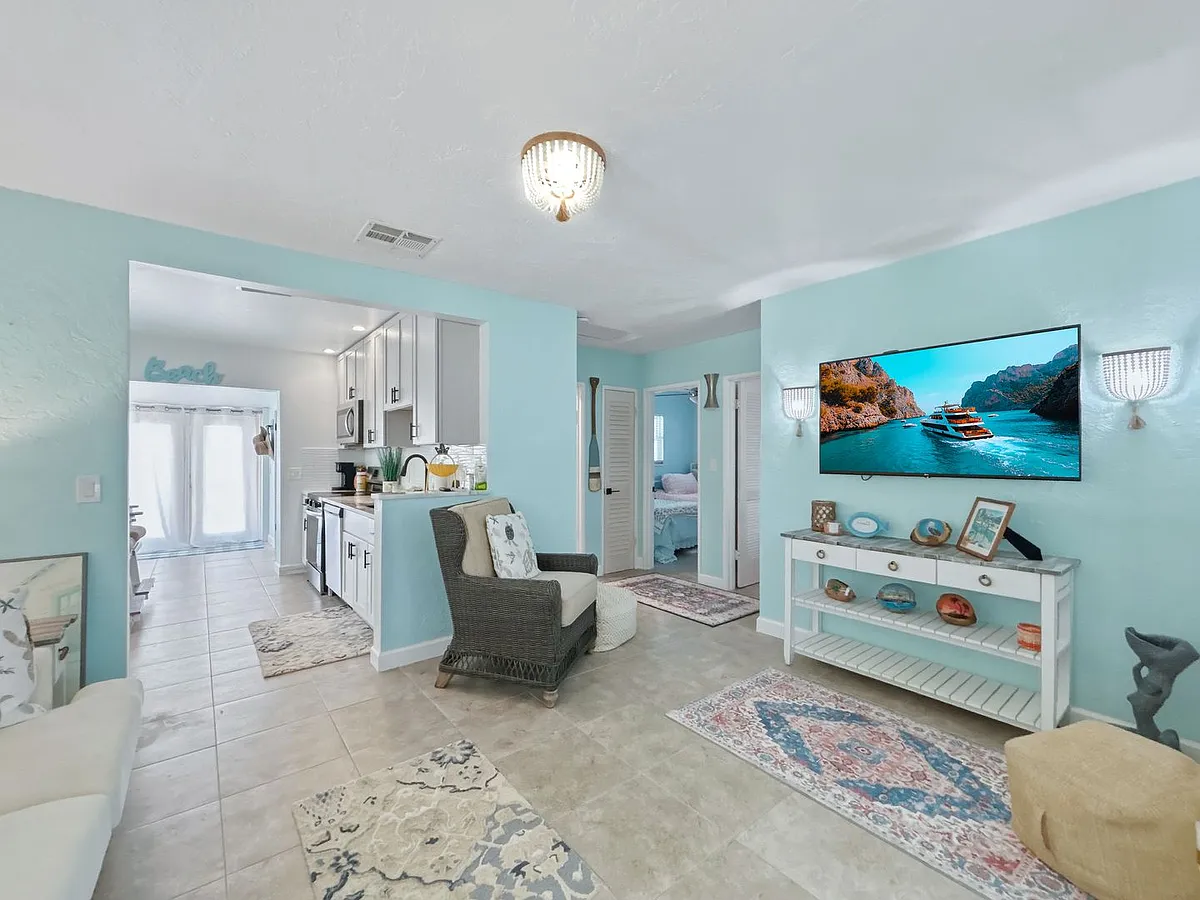 Building Photo - 13006 Boca Ciega Ave