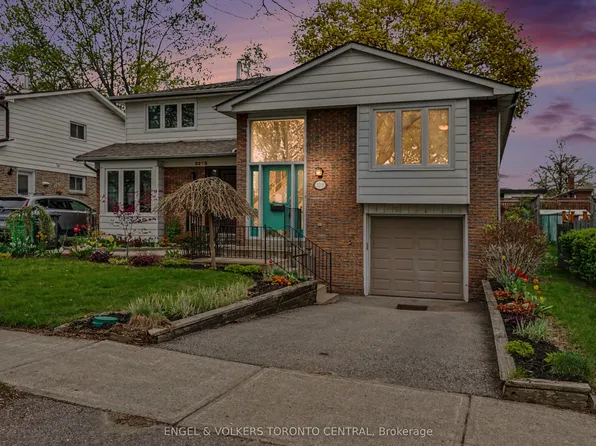 3291 Candela Dr, Mississauga, ON L5A 2V1