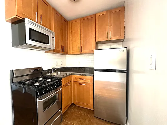 Rented by City Connections Realty | media 7