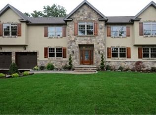 182 Arundel Rd, Paramus, NJ 07652