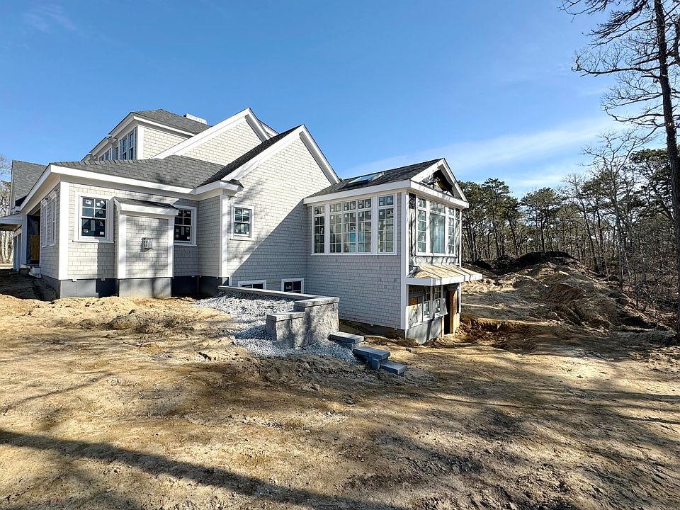 2nd image of 12 Bascom Hollow
