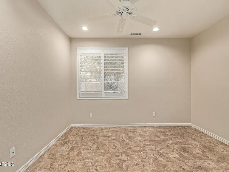 434 E Sheffield Ave — Photo 24