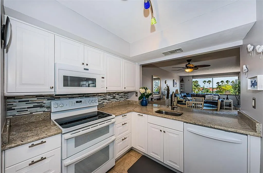 1 bed, 1.5 bath, 780 sqft, $2,000 — Photo 2