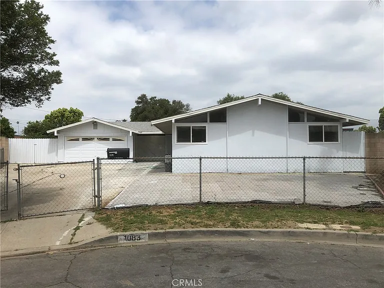 1083 Gilwood Ave — Photo 1