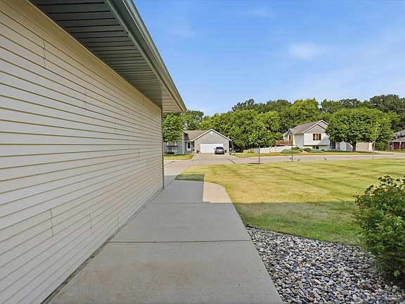 4th image of 680 W River Dr